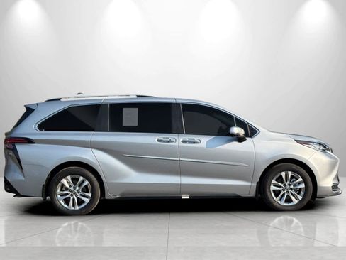 Used 2024 Toyota Sienna Limited AWD/4WD image 8