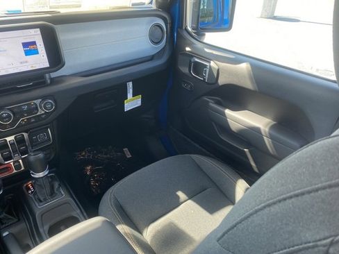 New 2025 Jeep Gladiator Willys image 35