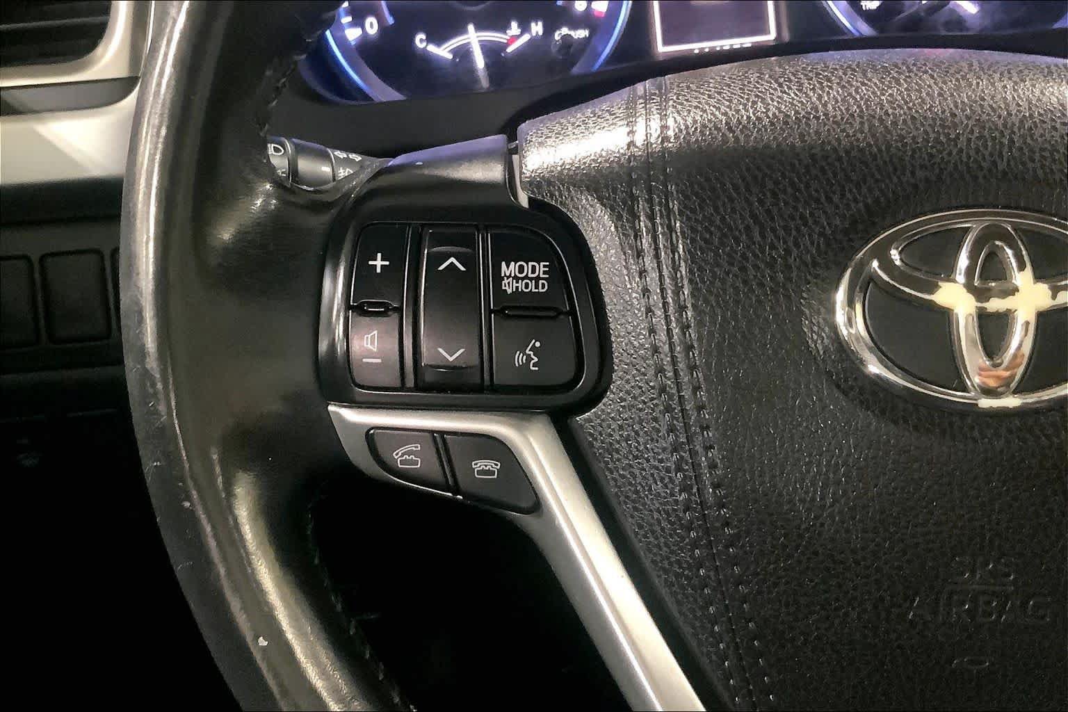 Used 2015 Toyota Highlander XLE AWD/4WD image 24