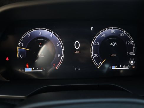 New 2025 Jeep Grand Cherokee Altitude image 4