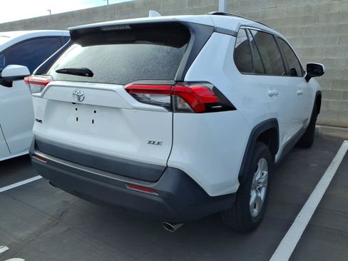 Used 2021 Toyota RAV4 XLE FWD image 2