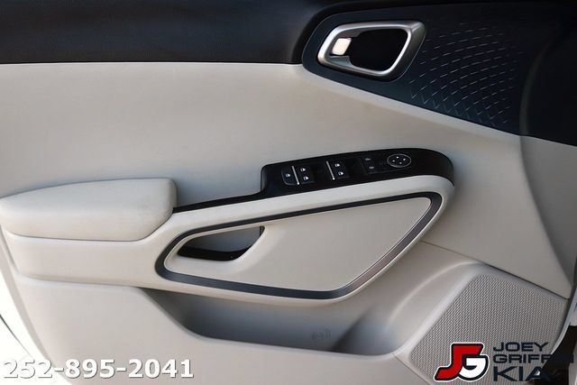 Certified 2025 Kia Soul EX FWD image 10
