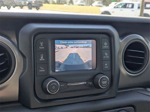 Used 2021 Jeep Gladiator Sport image 25