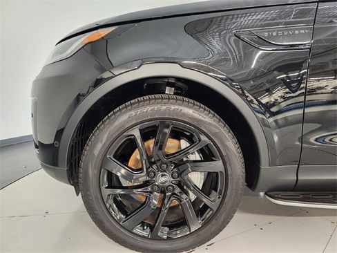 Used 2025 Land Rover Discovery S image 11