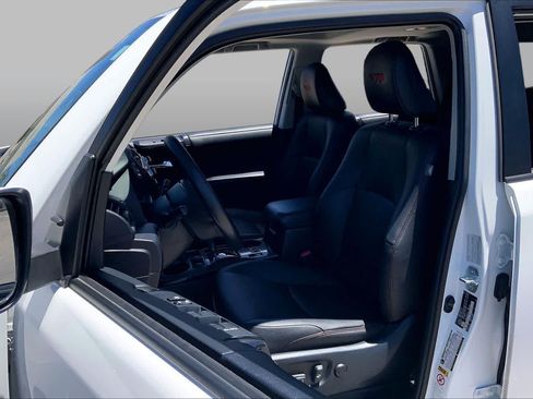 Used 2019 Toyota 4Runner SR5 AWD/4WD image 7