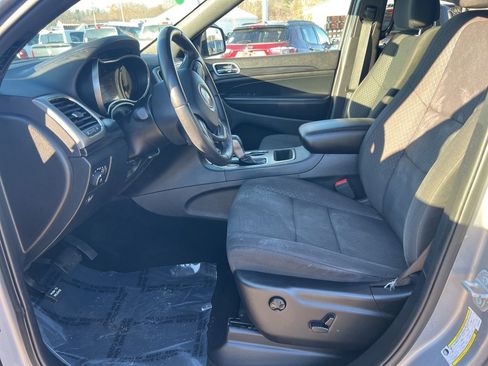 Certified 2019 Jeep Grand Cherokee Laredo image 20