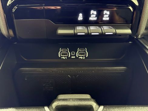 Used 2025 RAM 1500 Big Horn image 35