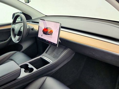 Used 2025 Tesla Model Y Long Range image 28