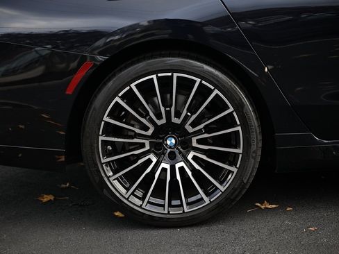 Used 2025 BMW 740i w/ Premium Package image 6