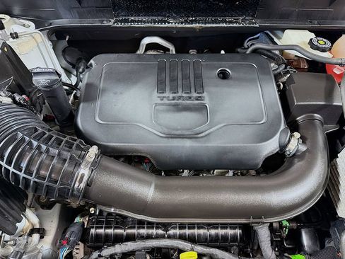 Used 2023 GMC Acadia SLT FWD image 33