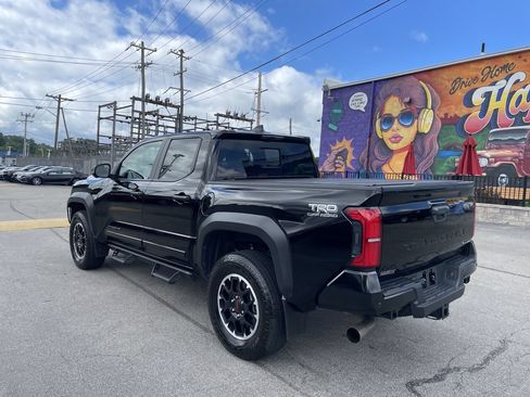 Used 2024 Toyota Tacoma TRD Off-Road w/ TRD Off Road Premium Package AWD/4WD image 3
