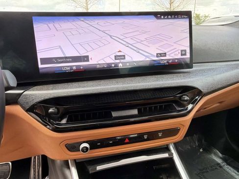 Used 2025 BMW 330i Sedan w/ M Sport Package image 21