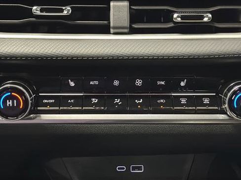 New 2026 Chevrolet Equinox LT w/ Convenience Package II image 15