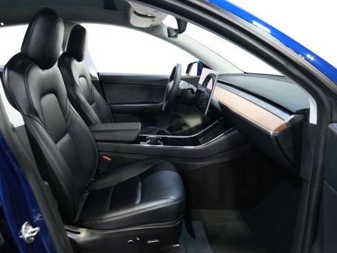 Used 2021 Tesla Model Y Long Range image 32