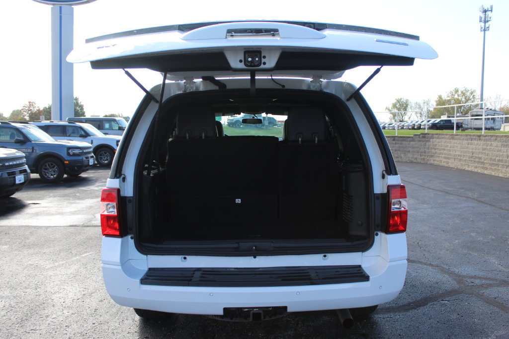 Used 2017 Ford Expedition XLT w/ Equipment Group 201A AWD/4WD image 16