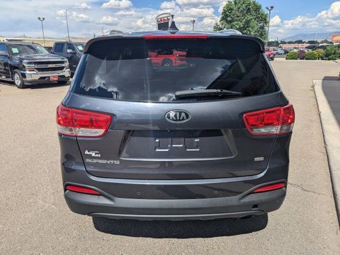 Used 2016 Kia Sorento FWD w/ LX Convenience Package image 4