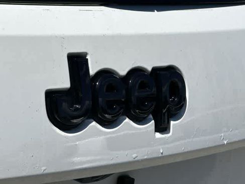 Used 2019 Jeep Grand Cherokee Altitude AWD/4WD image 20