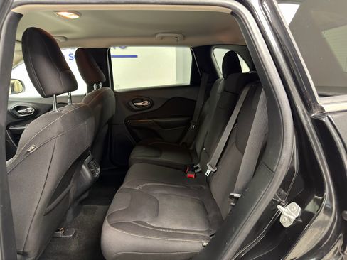 Used 2015 Jeep Cherokee Latitude w/ Cold Weather Group image 32