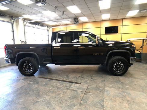 Used 2025 Chevrolet Silverado 2500 LTZ w/ LTZ Premium Package AWD/4WD image 8