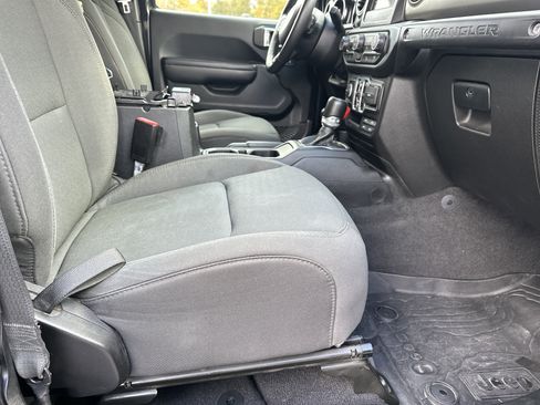 Used 2021 Jeep Wrangler Unlimited Sport image 17