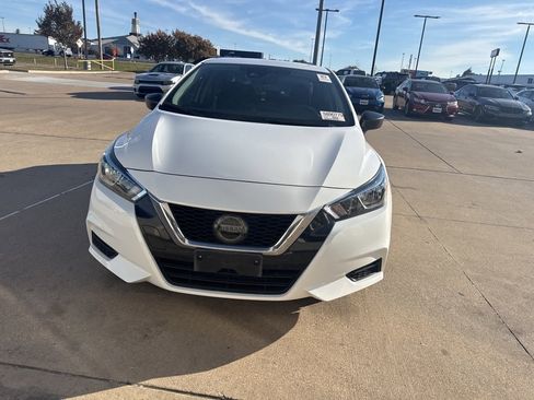 Used 2021 Nissan Versa S image 2