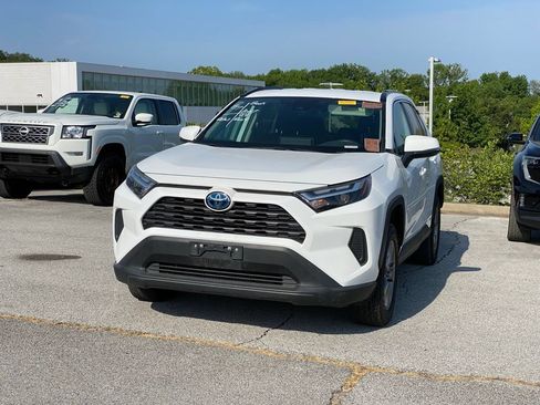 Used 2024 Toyota RAV4 LE AWD/4WD image 3
