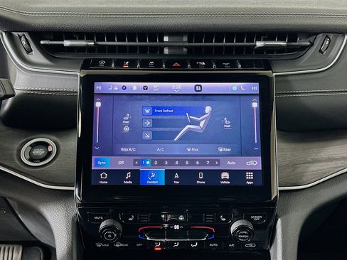 Used 2023 Jeep Grand Cherokee Limited w/ Black Appearance Package image 24