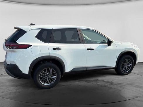 Used 2023 Nissan Rogue S AWD/4WD image 10