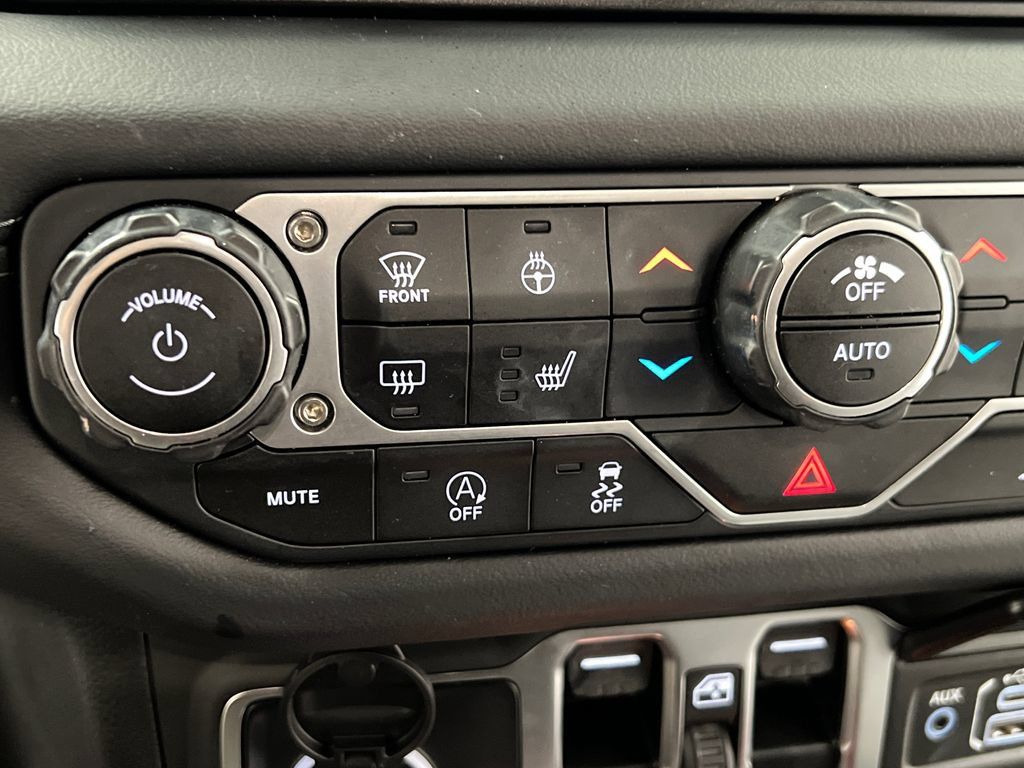 Used 2025 Jeep Wrangler Unlimited Sahara AWD/4WD image 50
