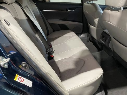 Used 2018 Toyota Camry XSE image 7