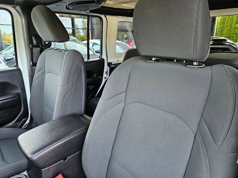 Used 2020 Jeep Wrangler Unlimited Sport w/ Technology Group image 11
