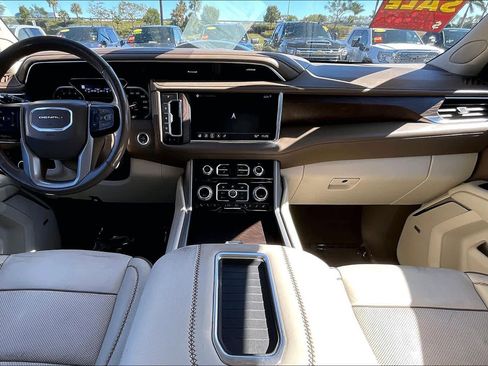 Used 2021 GMC Yukon XL Denali image 15