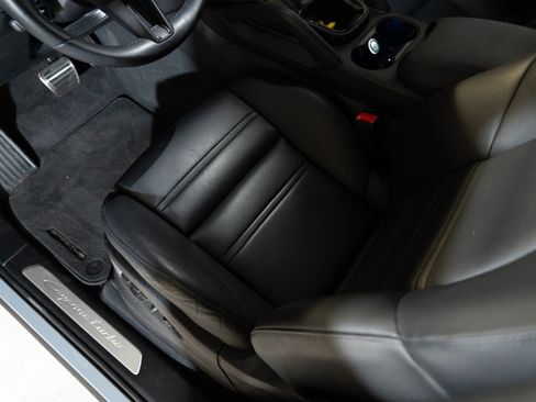 Certified 2024 Porsche Cayenne Turbo AWD/4WD image 14