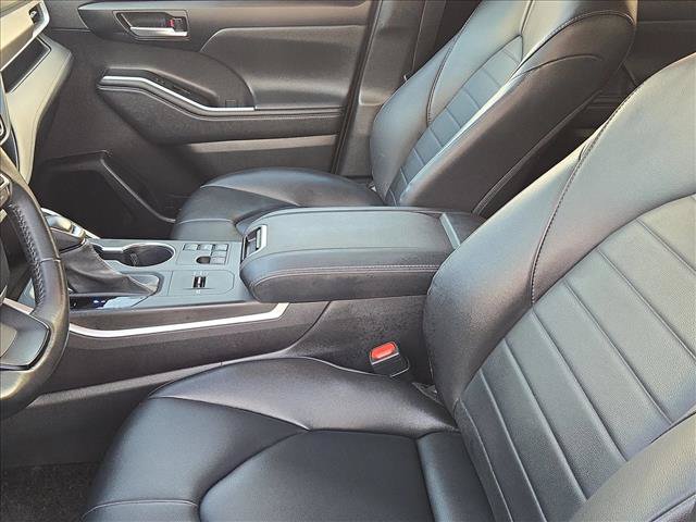 Used 2023 Toyota Highlander XLE FWD image 17
