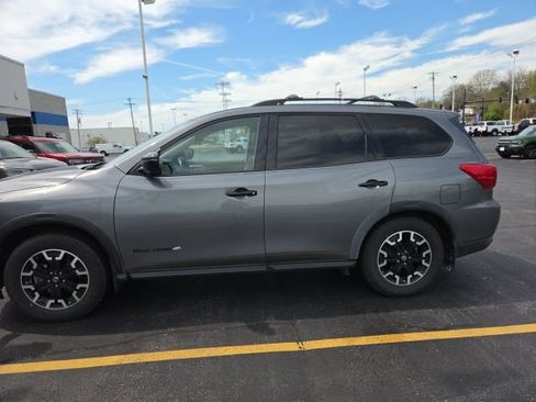 Used 2020 Nissan Pathfinder SL image 2