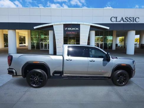 Used 2025 GMC Sierra 2500 AT4 AWD/4WD image 8