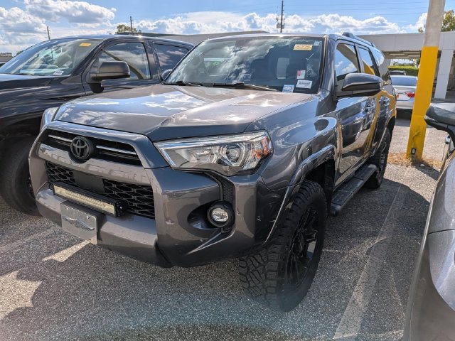 Used 2022 Toyota 4Runner SR5 AWD/4WD image 2