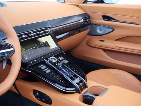 New 2026 Aston Martin V8 Vantage Convertible image 19