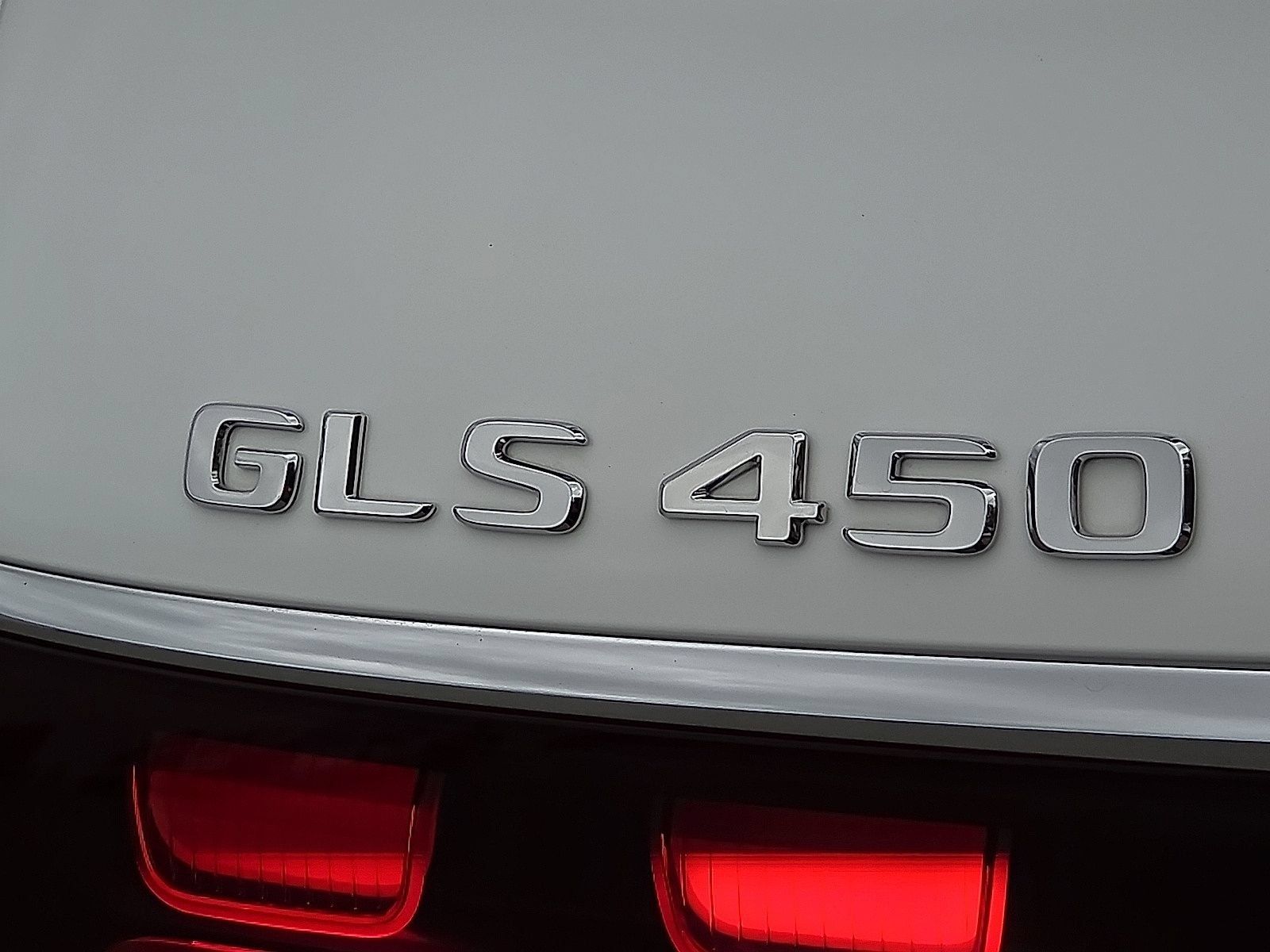 Used 2026 Mercedes-Benz GLS 450 4MATIC image 9