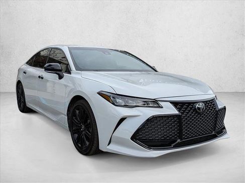Used 2021 Toyota Avalon XSE image 3