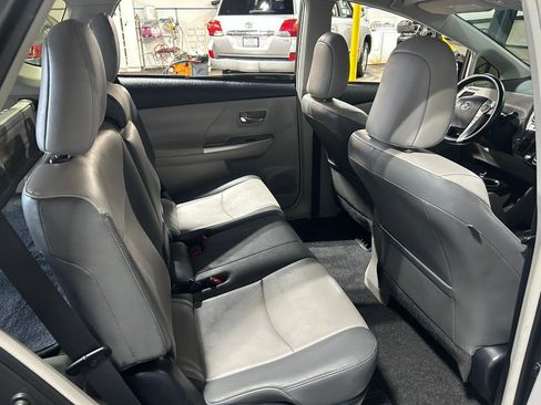 Used 2016 Toyota Prius V Four image 18