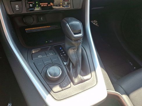 Used 2021 Toyota RAV4 Limited image 11