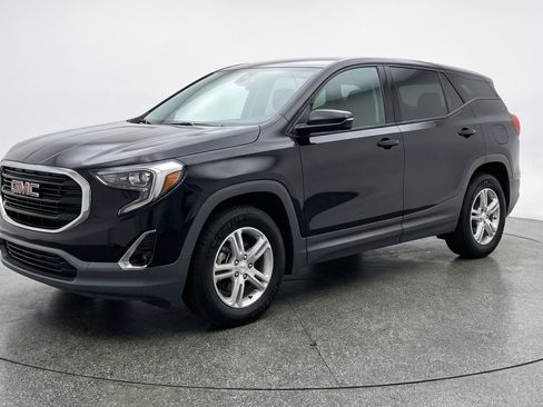 Used 2024 GMC Terrain SLE image 3