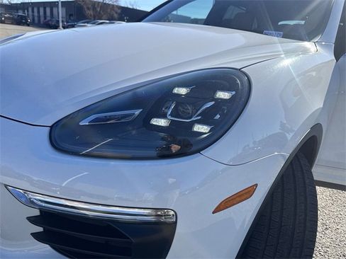 Used 2016 Porsche Cayenne Base image 33