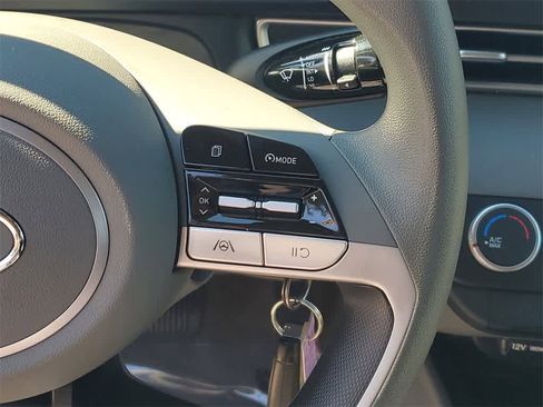 Used 2023 Hyundai Elantra SE image 24