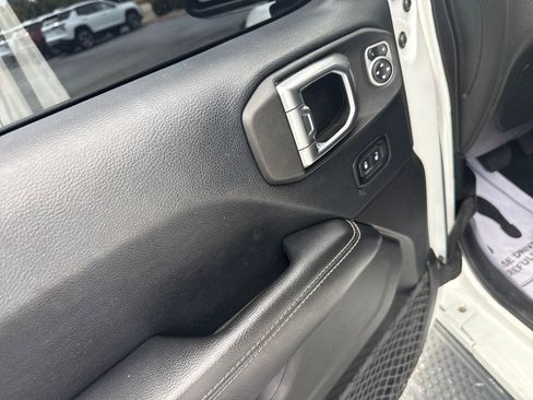 Used 2018 Jeep Wrangler Unlimited Sahara AWD/4WD image 24