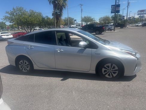 Used 2016 Toyota Prius Four image 2
