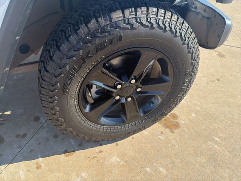 Used 2021 Jeep Wrangler Unlimited Sahara image 9