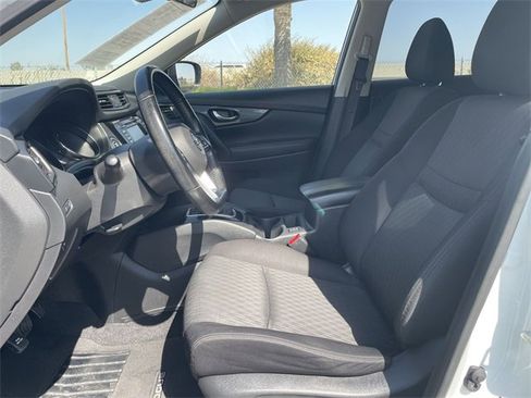 Used 2020 Nissan Rogue SV image 18