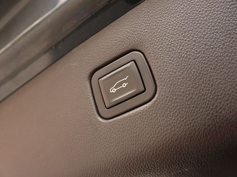 Used 2019 Chevrolet Blazer LT FWD image 22